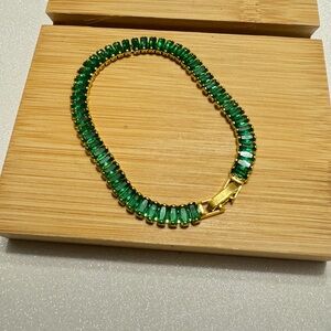 Elegant Green and Gold Bracelet